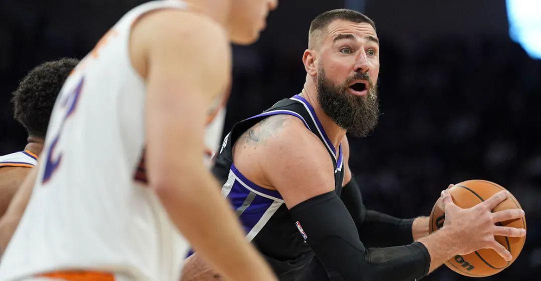 约老师:留下吧,你来首发,我打替补!你笑国王太疯癫,国王笑你看不穿