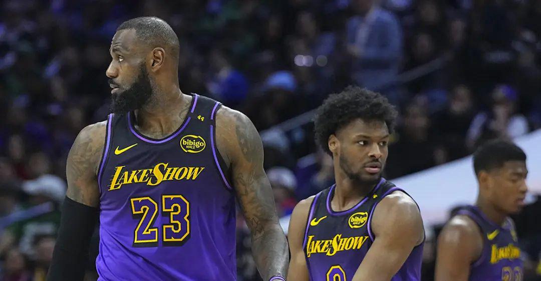 约老师:留下吧,你来首发,我打替补!你笑国王太疯癫,国王笑你看不穿