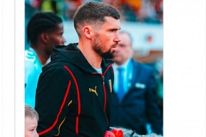 官方：朗斯门将马修-瑞安、佩特里奇自由身离队