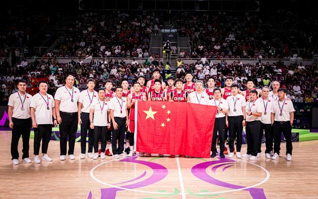 开云app-排面拉满,央视《新闻联播》报道中国男篮获得亚洲杯亚军