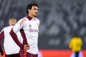 签回胡梅尔斯踢世俱杯?凯尔:目前没有这样的计划,防线人手充足