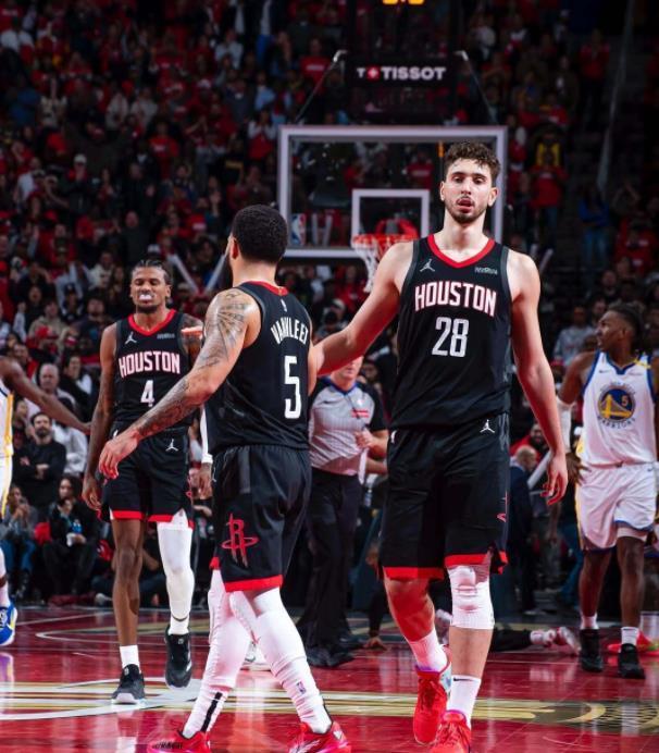 官方入口-25+25+26!火箭队高塔化身得分机器,助球队2胜1负,杜兰特轻松了