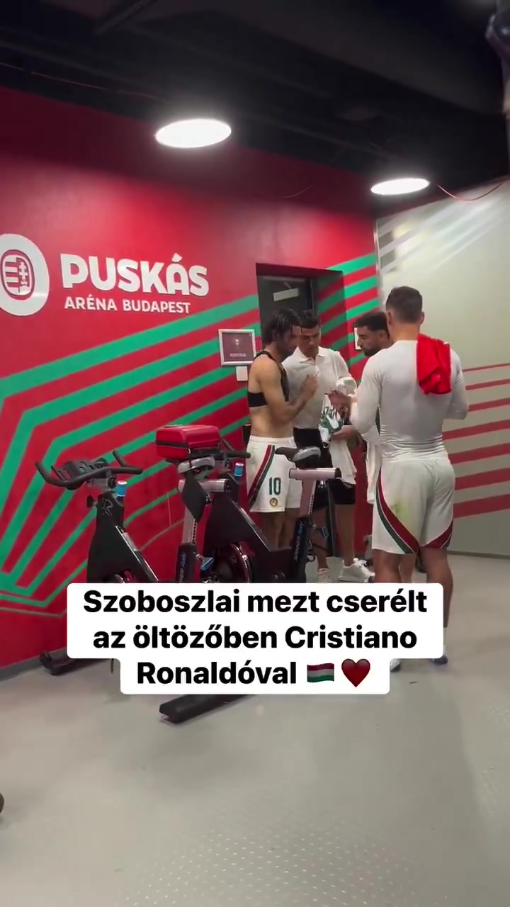 体育平台-索博斯洛伊赛后向C罗求赠球衣 C罗允诺主场再兑现