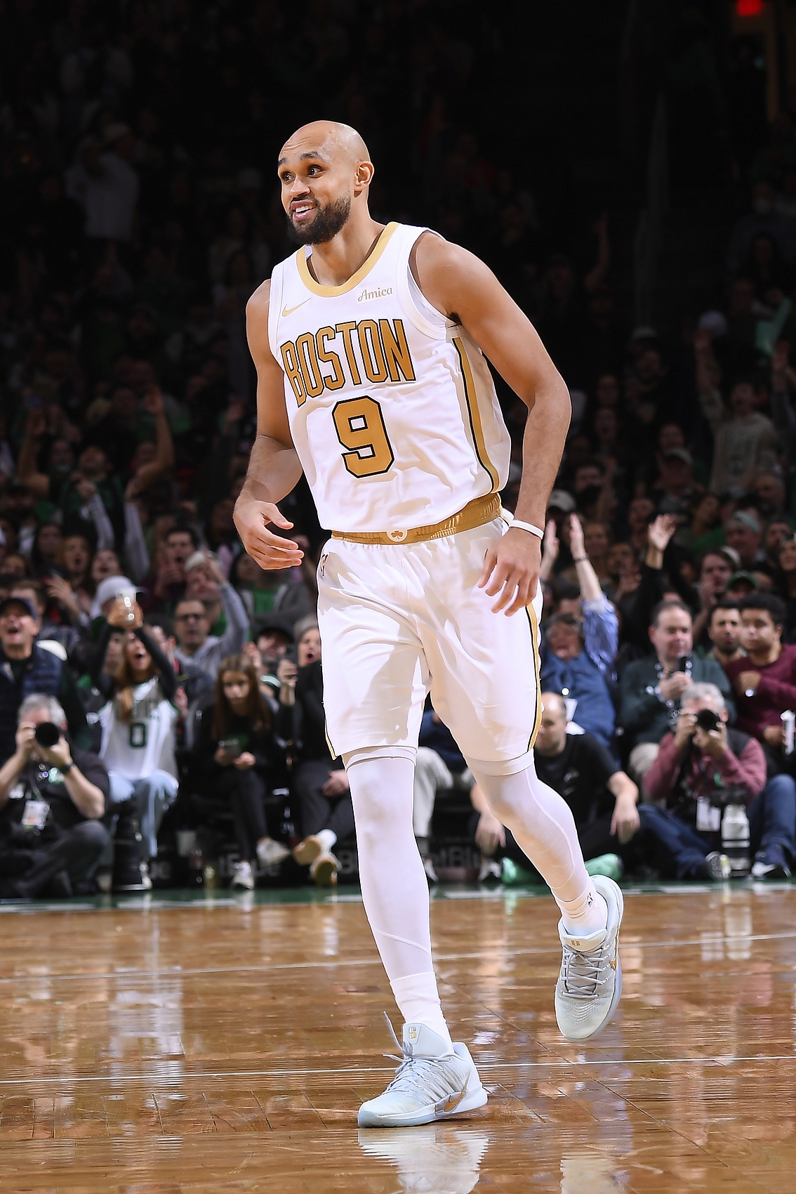 开云体育-错失绝杀三分！德里克·怀特21中7&amp;三分仅9中2  还有4失误