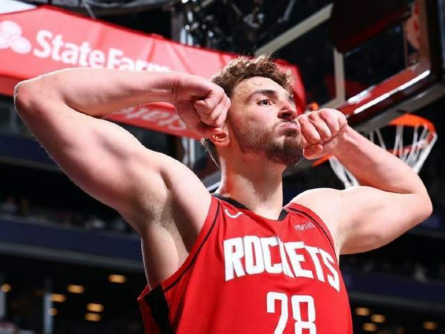 体育平台-16分钟0分，火箭新锋线低迷10场 申京25+15换打法 不打低位是顶级