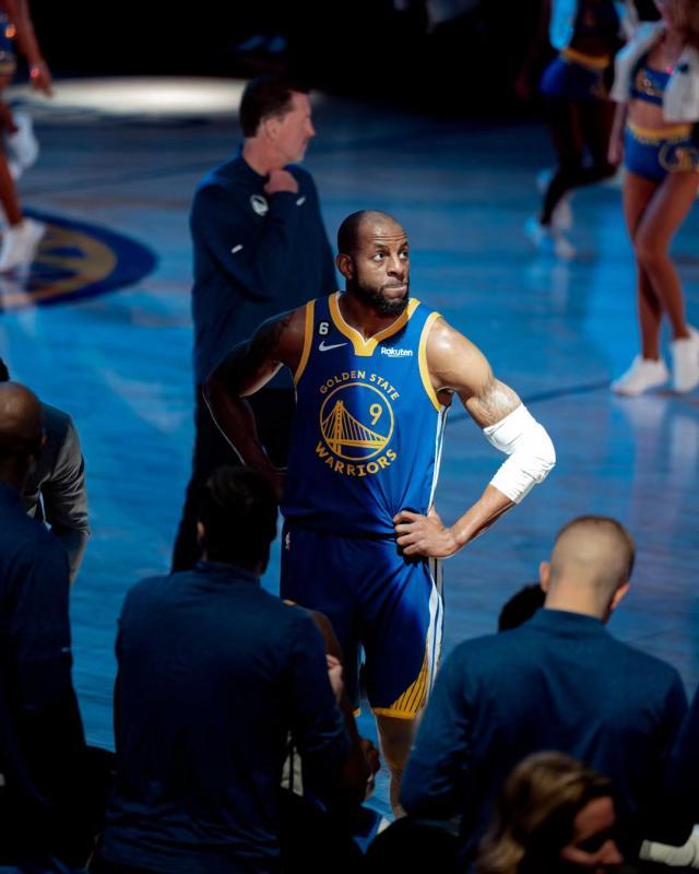 开云体育-【现场】特殊来宾造访勇士主场 一哥复出难阻失利