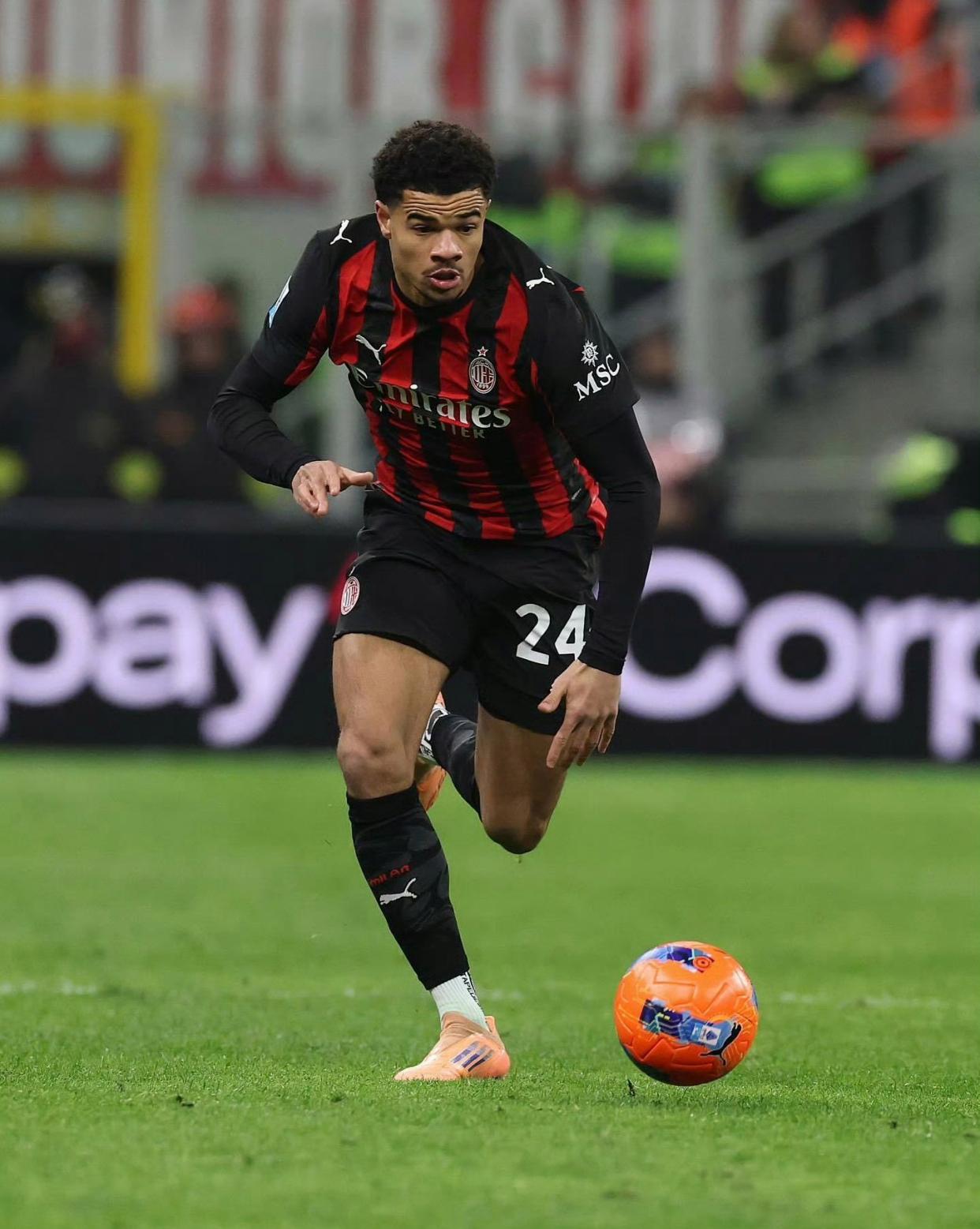 官方入口-又一个巴尔泰萨吉？米兰21岁右翼卫进步明显，成萨56合格轮换