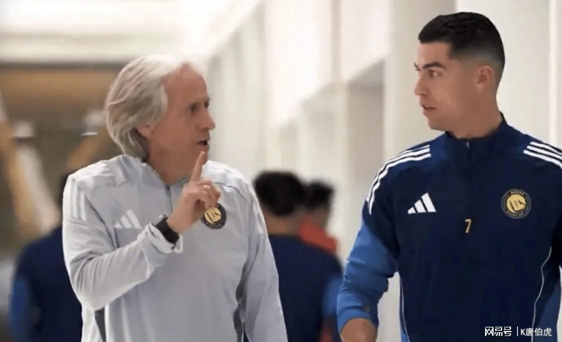 开云app-C罗本可赚足金钱后就转身离开，但太过于较真的性格让他陷入指责